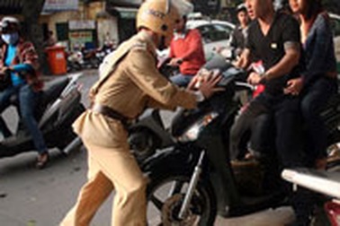 Lại sôi nổi tranh luận về ý thức tham gia giao thông và chế tài xử phạt