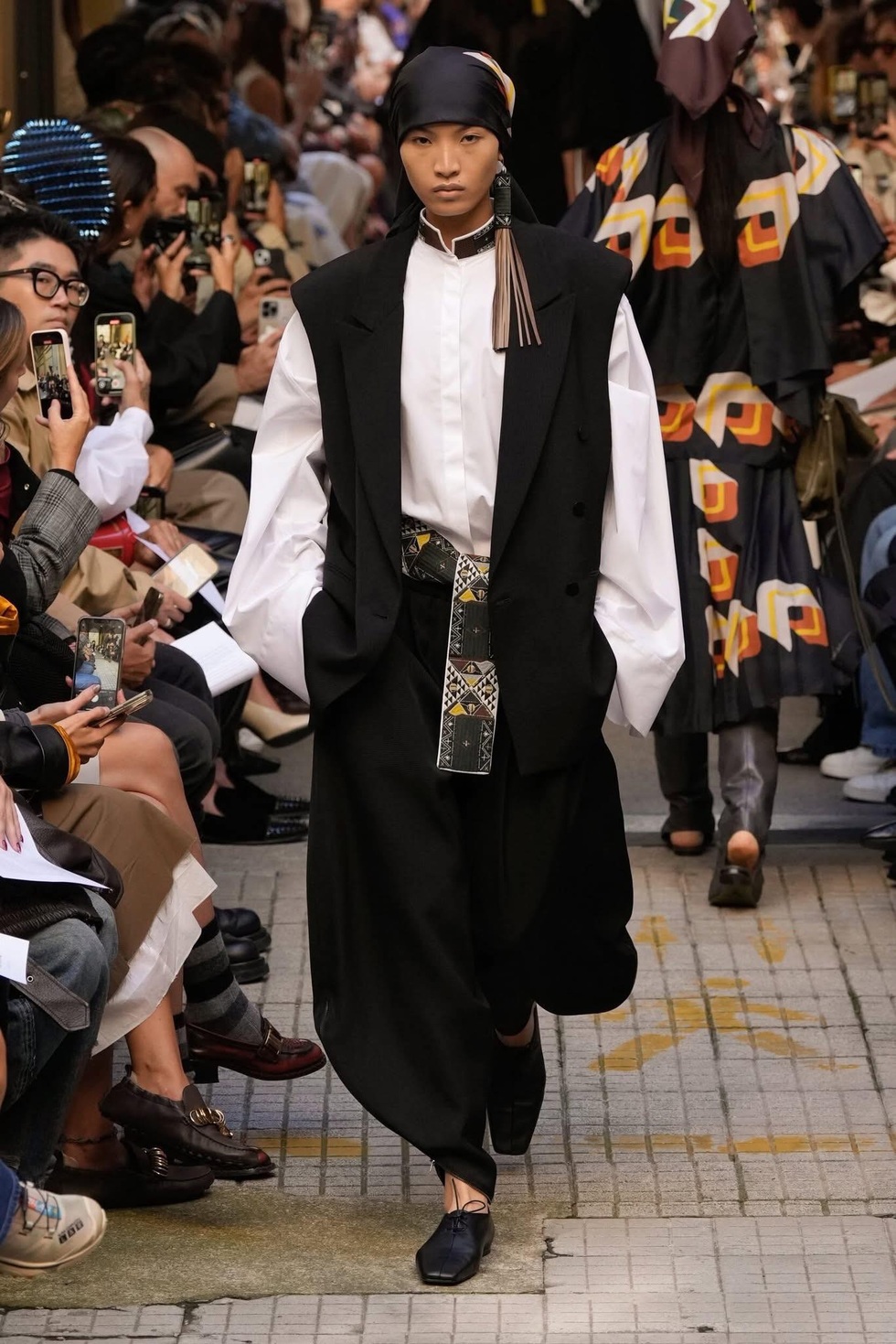 Người mẫu Việt đầu tiên diễn show Chanel kể 5 giây tuyển lựa khốc liệt - 6