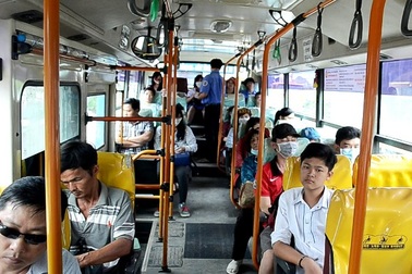 Camera trên xe buýt "bắt" kẻ móc túi, sàm sỡ như thế nào?