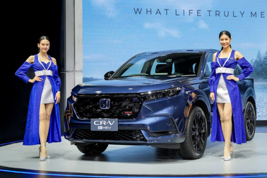 Cận cảnh Honda CR-V 2023: "Ăn" chỉ 4,8 lít xăng, chờ ngày bán tại Việt Nam