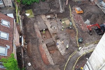 Phát hiện những ngôi mộ bí ẩn ở Anh