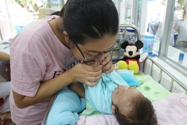 Hy hữu ca bệnh bẩm sinh rò khí quản vào đường mật