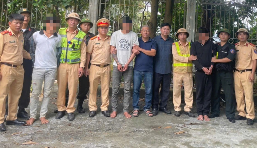 CSGT phối hợp khống chế 3 nghi phạm đang bỏ trốn trên cao tốc - 1