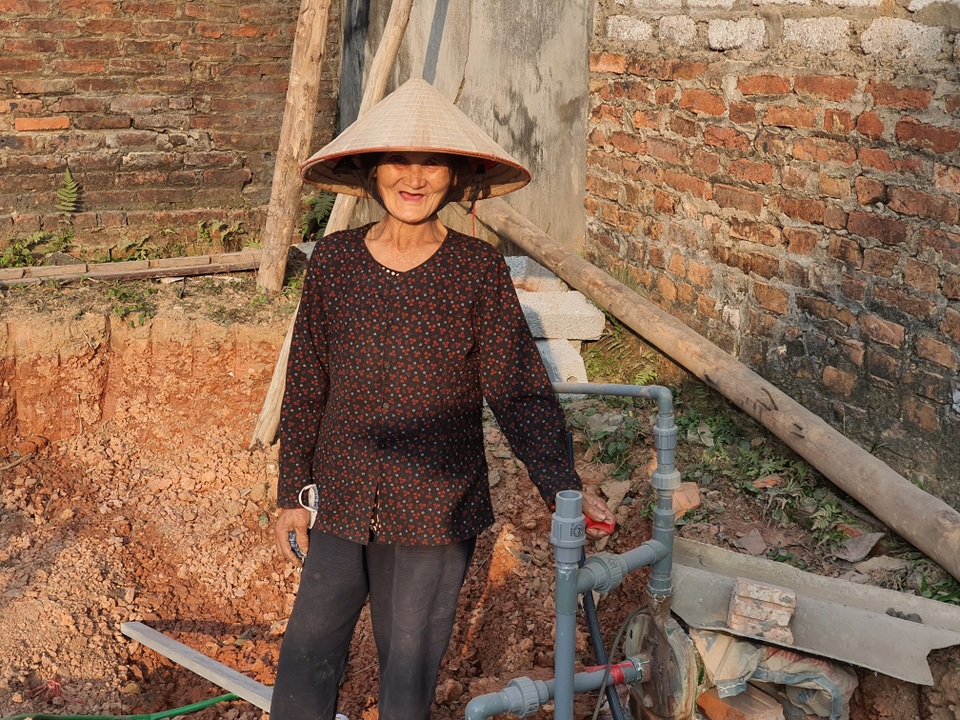 Bạn đọc chung tay xây nhà tặng người mẹ nghèo nuôi con ngớ ngẩn đón Tết - 2 Bạn đọc chung tay xây nhà tặng người mẹ nghèo nuôi con ngớ ngẩn đón Tết - 2