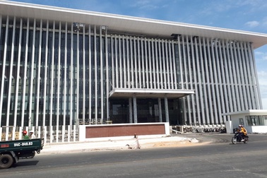 Cà Mau “hỏa tốc” tìm giải pháp an toàn vì trụ sở trăm tỷ nằm gần cây xăng