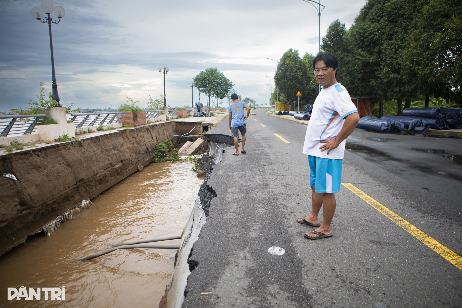 500m bờ kè miền Tây sạt lở xuống sông Tiền - 7 500m bờ kè miền Tây sạt lở xuống sông Tiền - 7