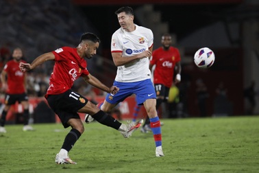 Chia điểm thất vọng, Barcelona có nguy cơ mất ngôi đầu bảng La Liga