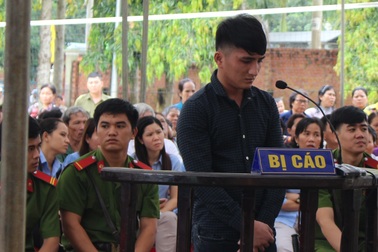 Giết bạn học cũ để cướp điện thoại