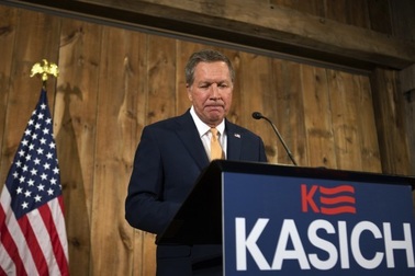 Đối thủ cuối cùng rút lui, Donald Trump chắc chắn là ứng viên tổng thống