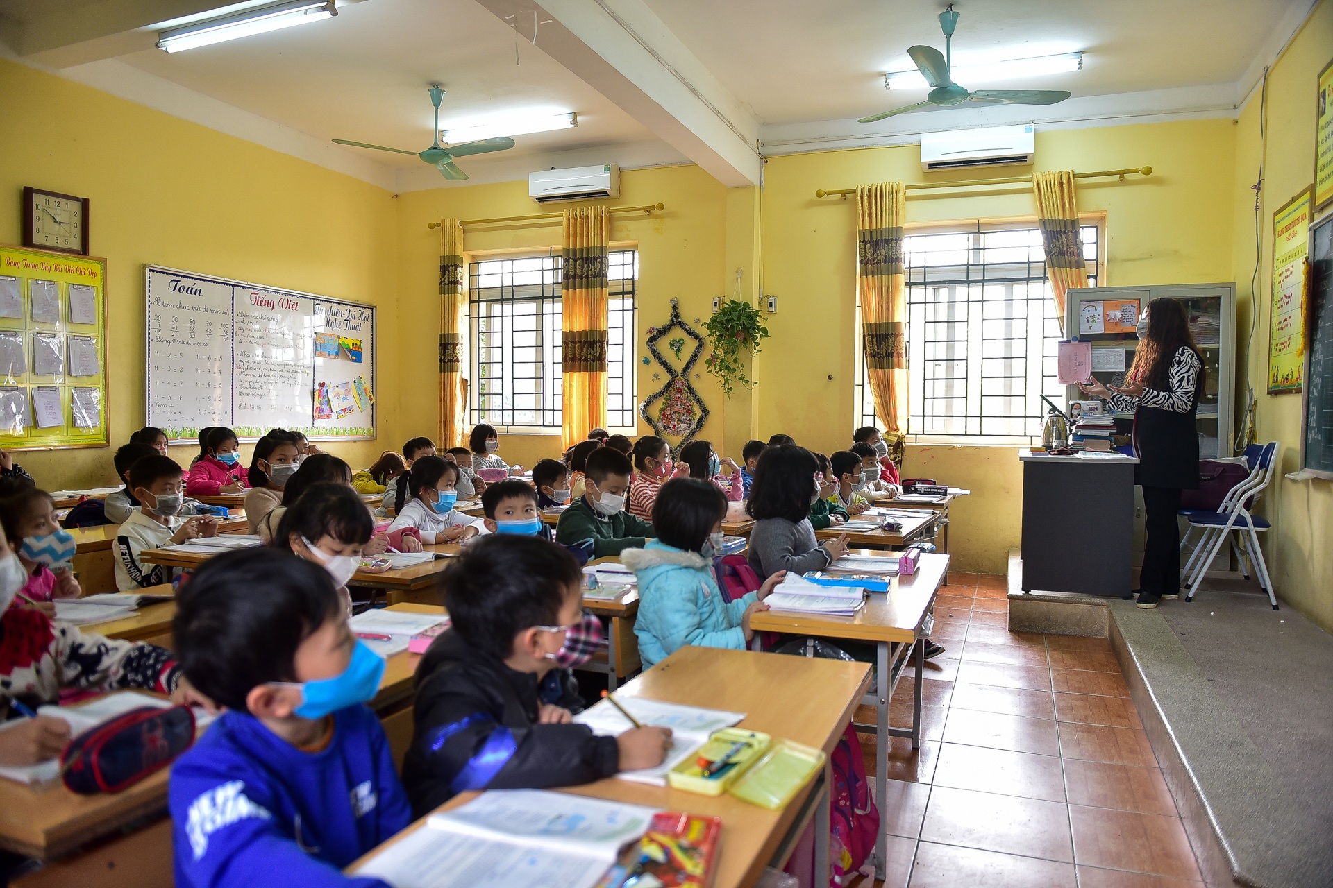 Xem lại hình ảnh khẩu trang theo học sinh vào lớp trước khi có thông báo nghỉ tránh dịch - 2 Xem lại hình ảnh khẩu trang theo học sinh vào lớp trước khi có thông báo nghỉ tránh dịch - 2