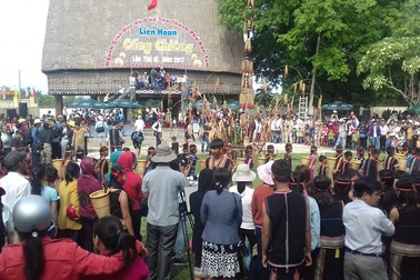 Gần nghìn học sinh tham gia Liên hoan Cồng chiêng