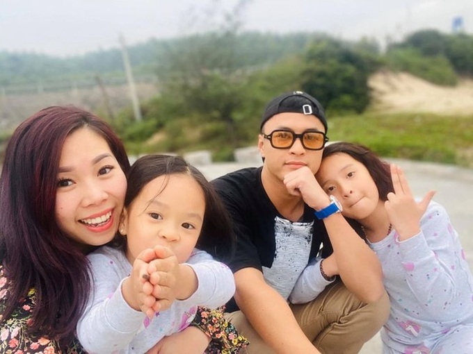 Cuộc sống của 3 sao nam có vợ bị chê bai nhan sắc nhưng tài giỏi, giàu có - Ảnh 2. Cuộc sống của 3 sao nam có vợ bị chê bai nhan sắc nhưng tài giỏi, giàu có - Ảnh 2.