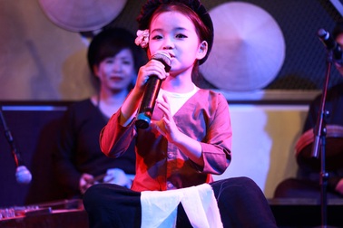 Xúc động đêm nhạc “Ngãi mẹ sinh thành”