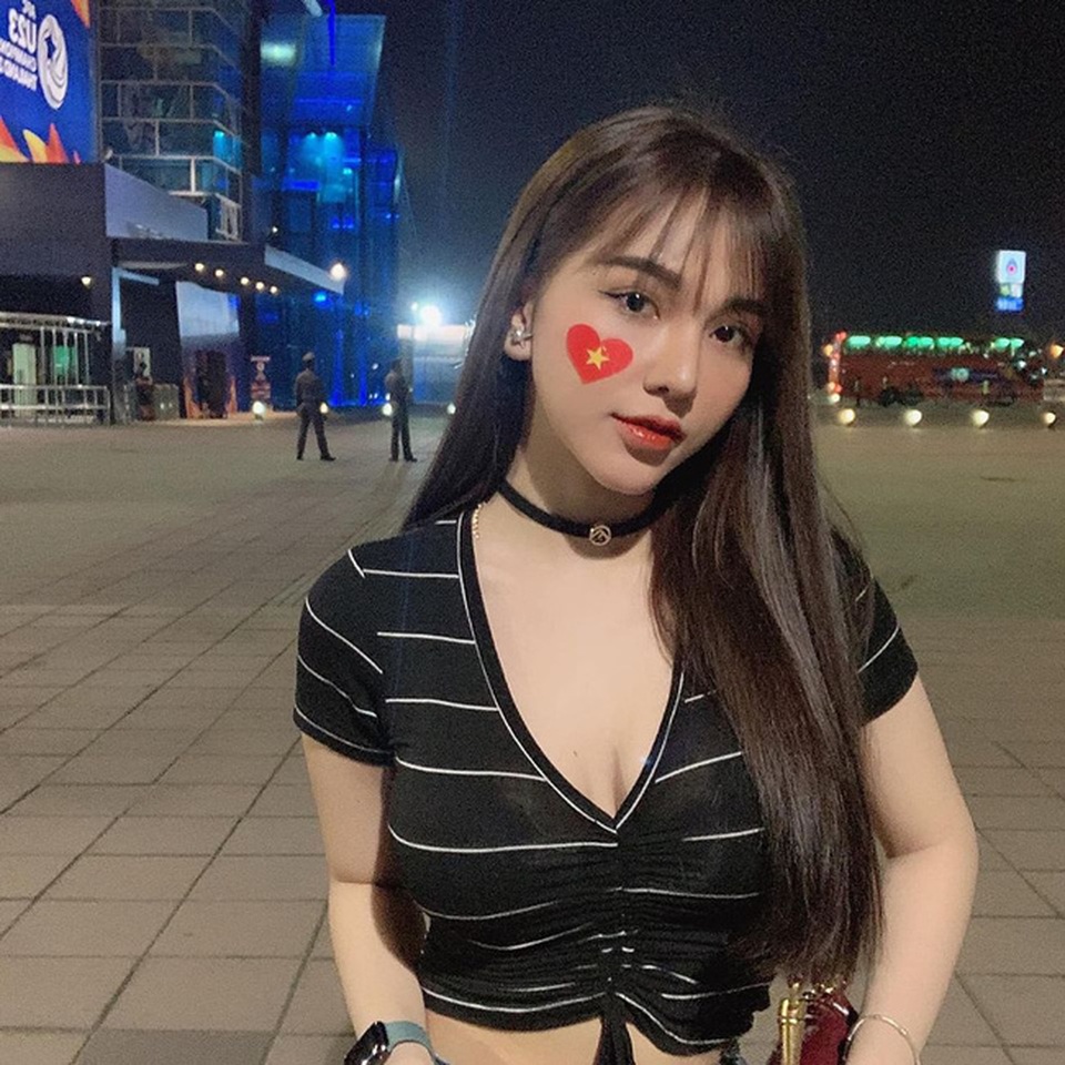 Bạn gái xinh đẹp của Hoàng Đức hiếm hoi mặc bikini đốt mắt ở bãi biển - 3 Bạn gái xinh đẹp của Hoàng Đức hiếm hoi mặc bikini đốt mắt ở bãi biển - 3