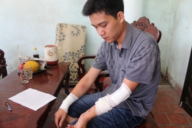 Đi lễ Đền, cả gia đình bị nhóm côn đồ hành hung, cướp tài sản