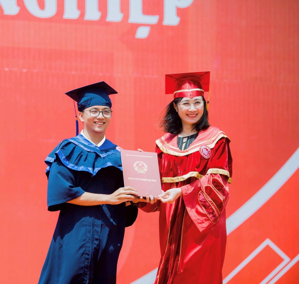 Chàng trai 9X từng ngọng líu làm MC truyền hình, giảng viên đại học - 6