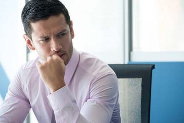 Vợ đùng đùng đòi ly hôn sau khi bị chồng phát hiện tham gia "hội độc thân"