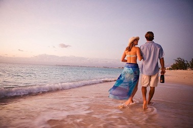 Kỷ niệm ngày cưới, chồng hớn hở đi du lịch cùng... bồ nhí