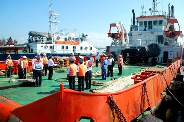 Nhiều tàu cá miền Trung bị nạn trên biển