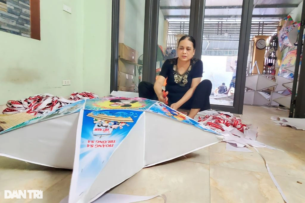 40 năm làm lồng đèn Trung thu, người đàn ông chỉ lo... trời hại - 5 40 năm làm lồng đèn Trung thu, người đàn ông chỉ lo... trời hại - 5