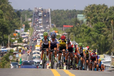 Tay đua 18 tuổi giành chiến thắng chặng tại giải xe đạp xuyên Việt 2018