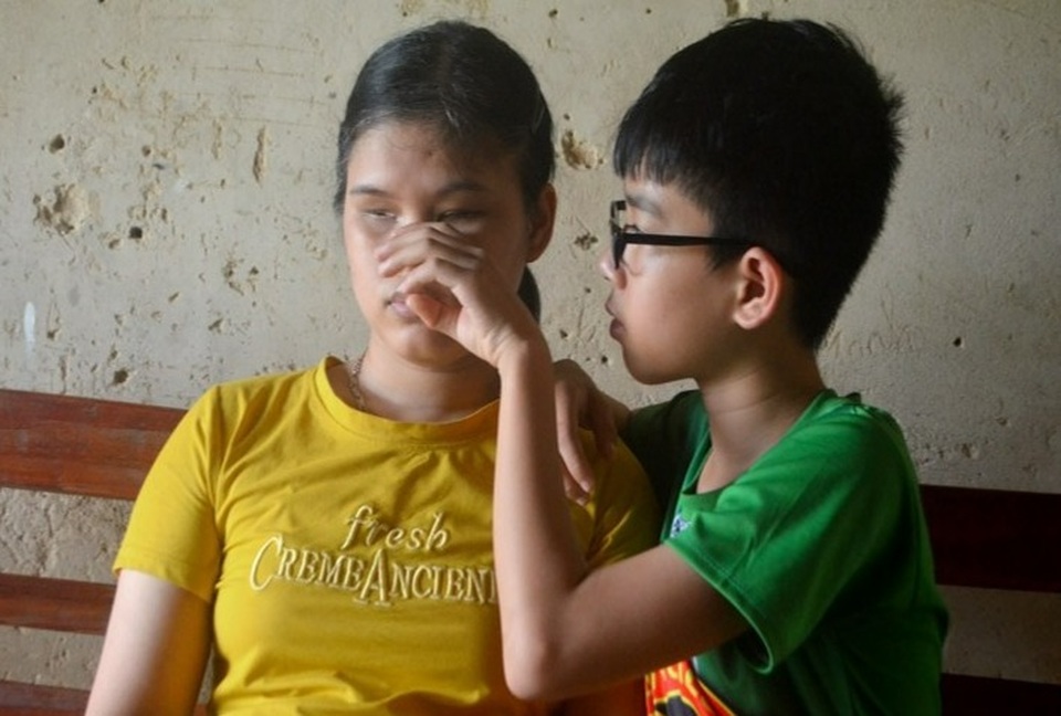 Bạn đọc giúp đỡ người mẹ mù xin ánh sáng cho con hơn 30 triệu đồng - 3 Bạn đọc giúp đỡ người mẹ mù xin ánh sáng cho con hơn 30 triệu đồng - 3