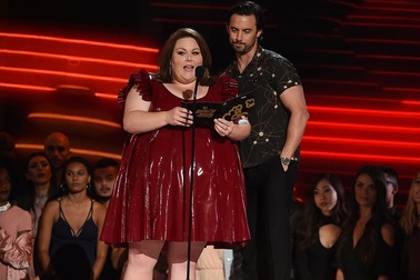 Chrissy Metz phản pháo người chỉ trích vóc dáng của mình