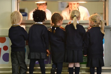 Covid-19: Anh tiếp tục cung cấp bữa ăn miễn phí cho học sinh khi nghỉ học