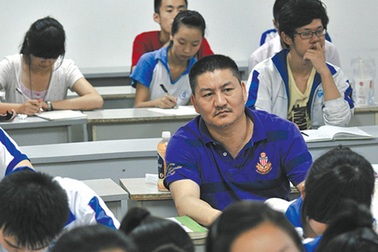 44 tuổi, 15 lần thi ĐH 