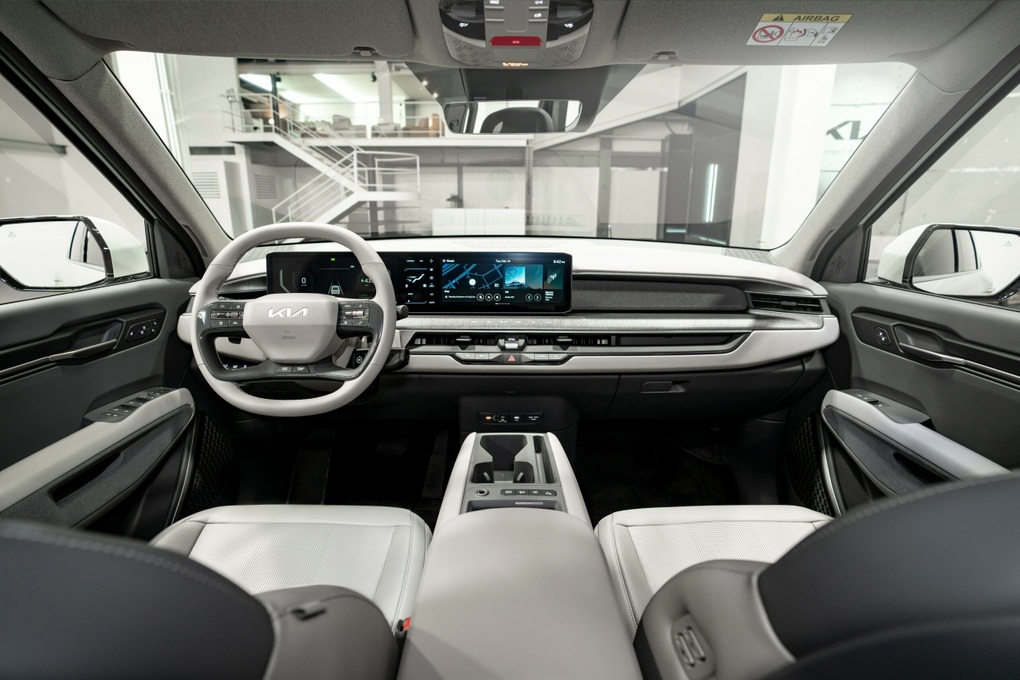 Kia EV9 ra mắt, mẫu SUV 3 hàng ghế hiếm hoi trên thị trường xe điện - 13 Kia EV9 ra mắt, mẫu SUV 3 hàng ghế hiếm hoi trên thị trường xe điện - 13