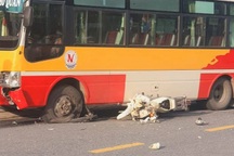 Ngày đầu đến trường, một học sinh tử vong do va chạm với xe buýt