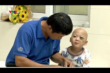 VTV2: Hành trình của yêu thương mang lại kỳ tích cho bé trai thụ tinh ống nghiệm bị ung thư mắt
