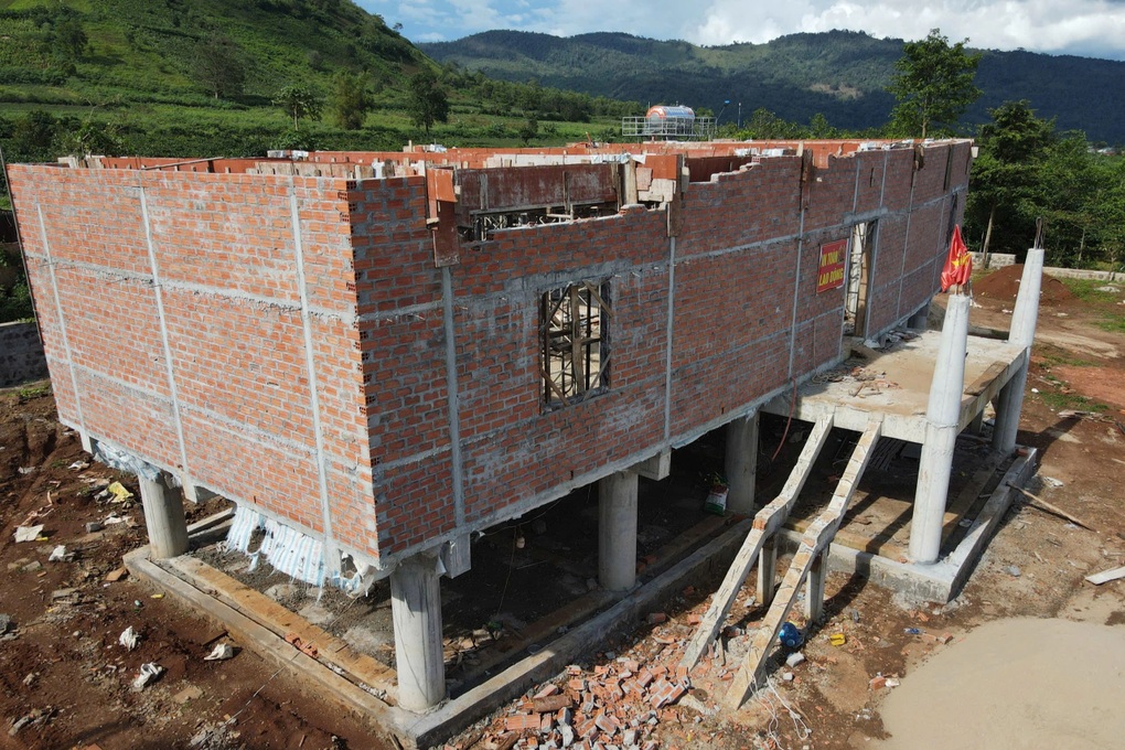“Tuýt còi” xây nhà rông hơn 9 tỷ đồng dưới chân núi lửa Chư Đăng Ya - 2 “Tuýt còi” xây nhà rông hơn 9 tỷ đồng dưới chân núi lửa Chư Đăng Ya - 2