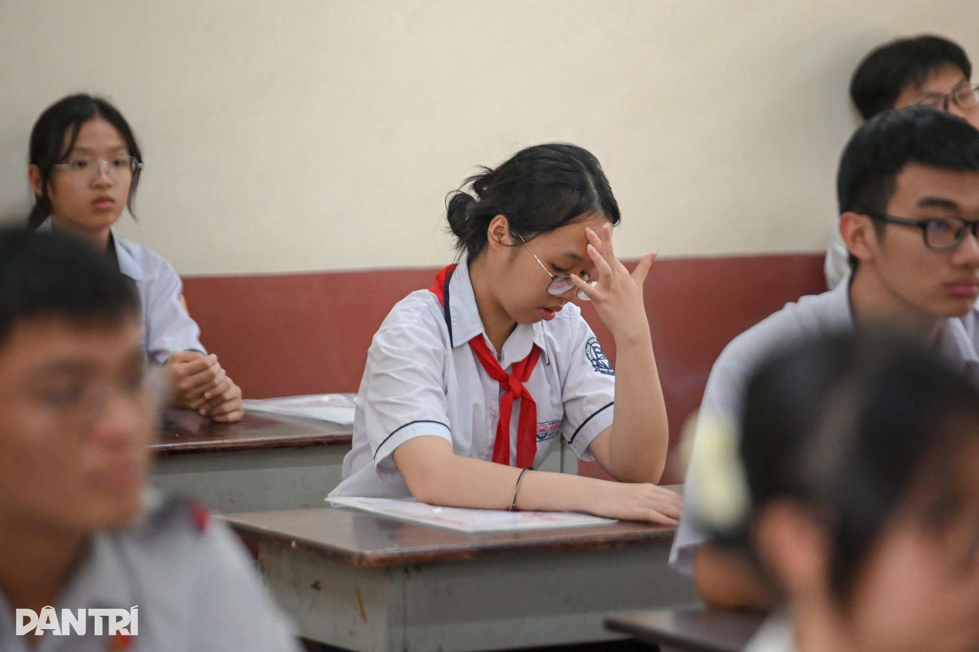 Vì sao chưa thể bỏ thi lớp 10, kỳ thi "ám ảnh" đời học sinh