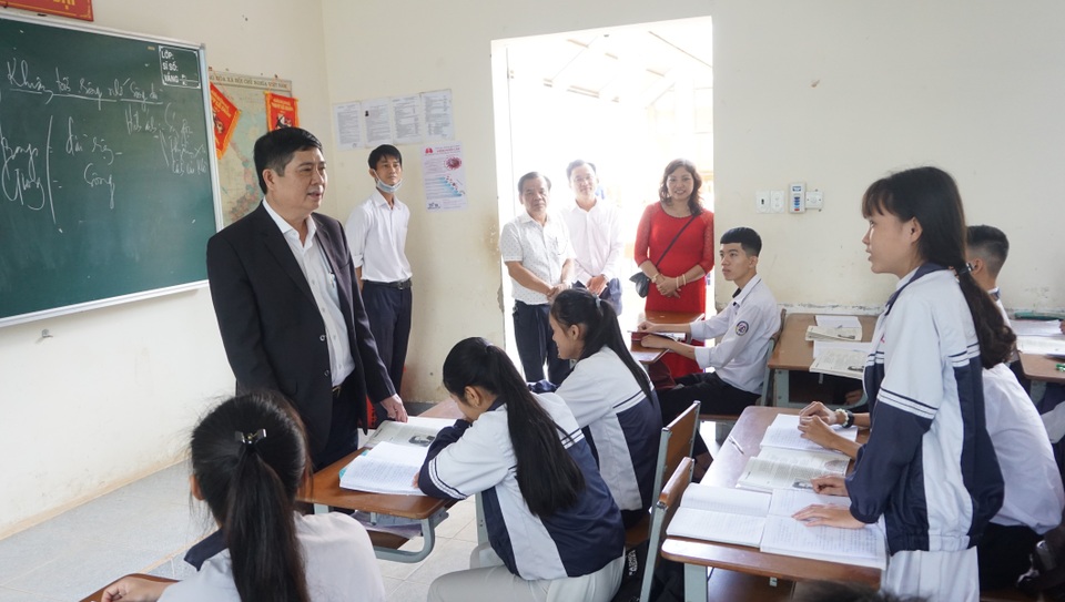 Hàng nghìn học sinh vắng học trong ngày đầu quay lại trường - 2 Hàng nghìn học sinh vắng học trong ngày đầu quay lại trường - 2