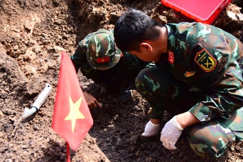 Tìm thấy 141 bộ hài cốt liệt sĩ ở Công viên Lê Thị Riêng trong nửa tháng