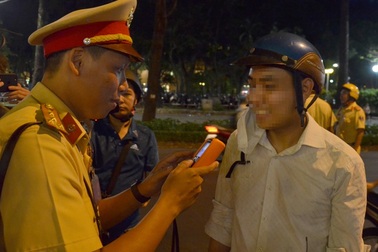 “Uống 3 lon bia mà bị phạt 4,5 triệu đồng thì nặng quá!”