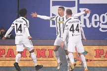 C.Ronaldo ghi bàn xuất sắc nhất lịch sử, Juventus giành Siêu cúp Italia