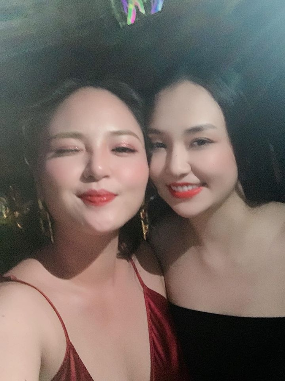Bà xã Tú Dưa tiết lộ: “Chồng tôi được lộc bạn bè ngoài lộc vợ con” - 6 Bà xã Tú Dưa tiết lộ: “Chồng tôi được lộc bạn bè ngoài lộc vợ con” - 6