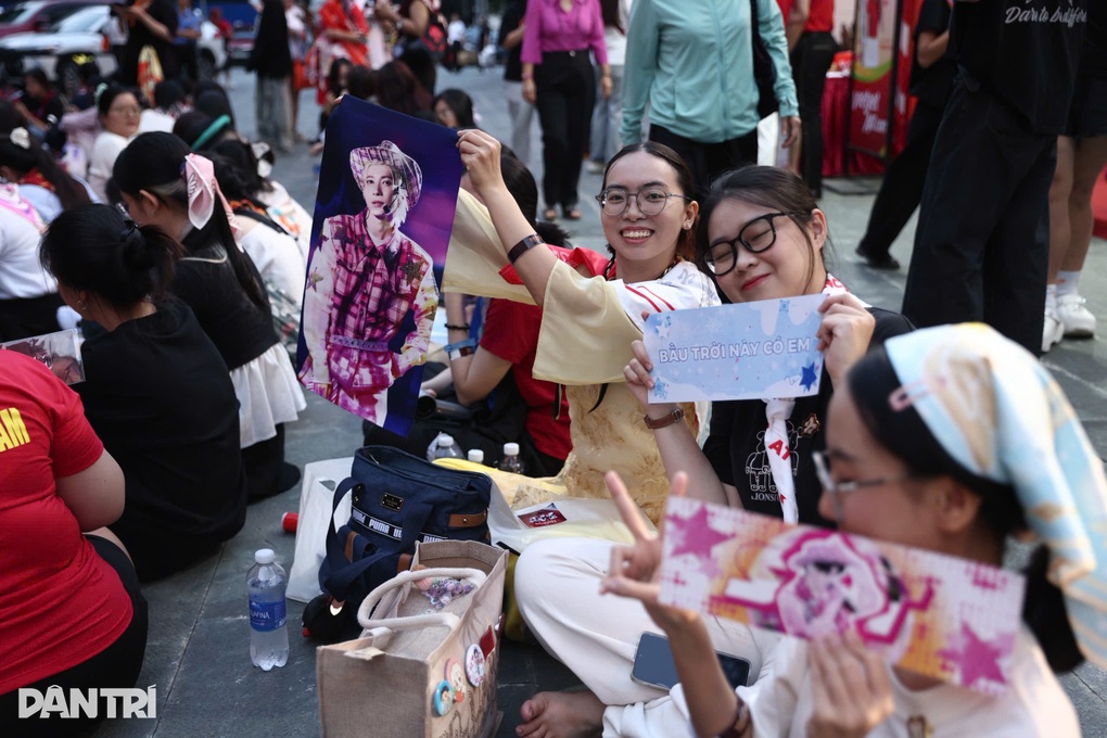 Đêm nhạc Tôi! Người Việt Nam khép lại tràn ngập cảm xúc - 2 Đêm nhạc Tôi! Người Việt Nam khép lại tràn ngập cảm xúc - 2