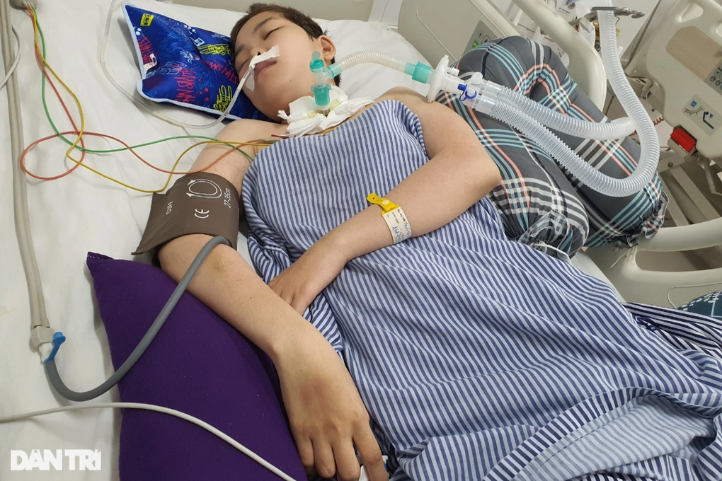 Đồng nghiệp kêu gọi nhà hảo tâm giúp đỡ bác sĩ Linh đang hôn mê - 7 Đồng nghiệp kêu gọi nhà hảo tâm giúp đỡ bác sĩ Linh đang hôn mê - 7