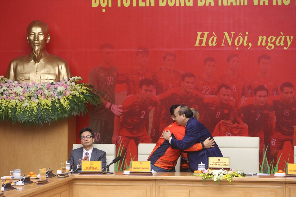 Thủ tướng: Sau các cầu thủ là cả dân tộc, là bản lĩnh, khát vọng Việt Nam - 12 Thủ tướng: Sau các cầu thủ là cả dân tộc, là bản lĩnh, khát vọng Việt Nam - 12