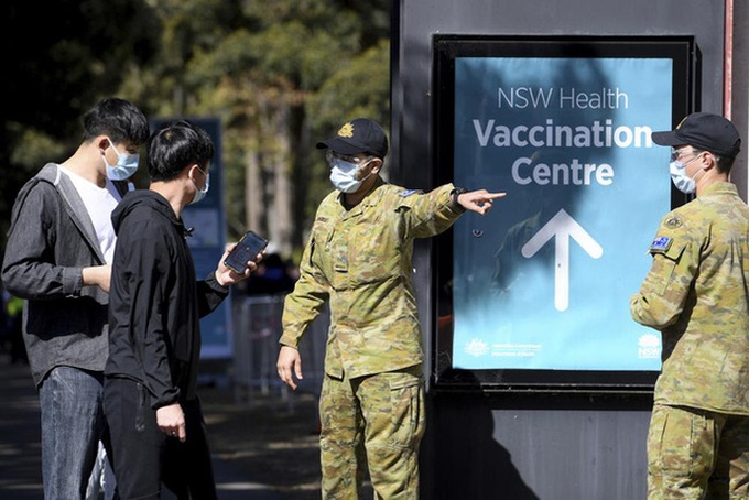 Một điểm tiêm chủng vaccine COVID-19 tại bang New South Wales, Australia. (Ảnh: AP)