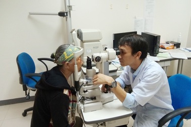 Phẫu thuật đục thủy tinh thể miễn phí cho nhiều bệnh nhân nghèo vùng xa