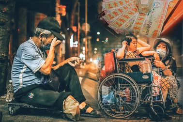 Người lao động nghèo Sài Gòn qua ống kính của 9X miền Tây