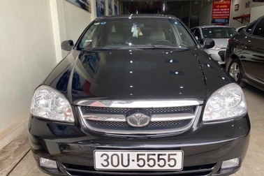 Xe “cỏ” 12 năm biển VIP đắt hơn giá thị trường cả trăm triệu đồng