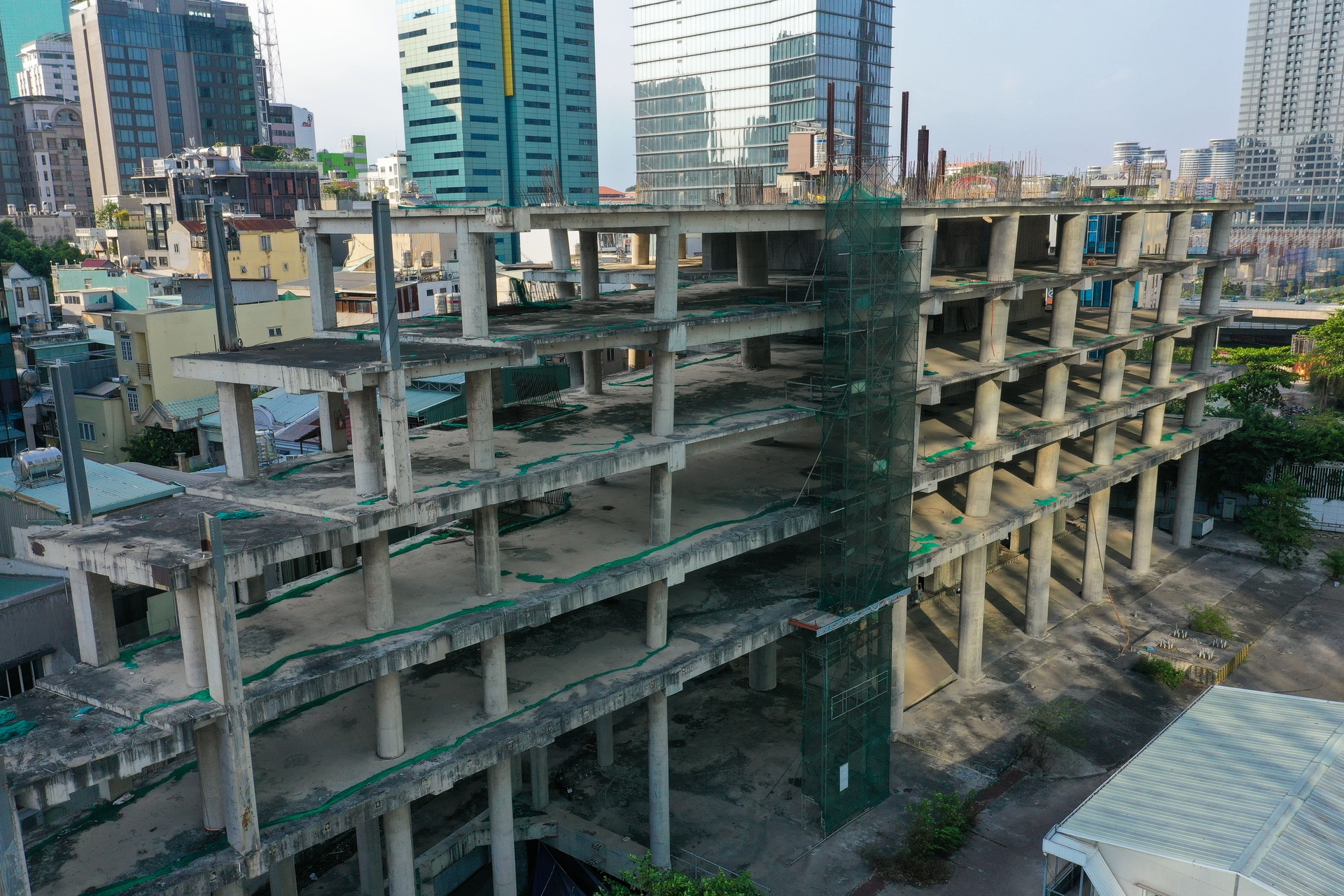 Dự án căn hộ 3 triệu USD ở TPHCM từ kỳ vọng đến hoang phế - 4 Dự án căn hộ 3 triệu USD ở TPHCM từ kỳ vọng đến hoang phế - 4