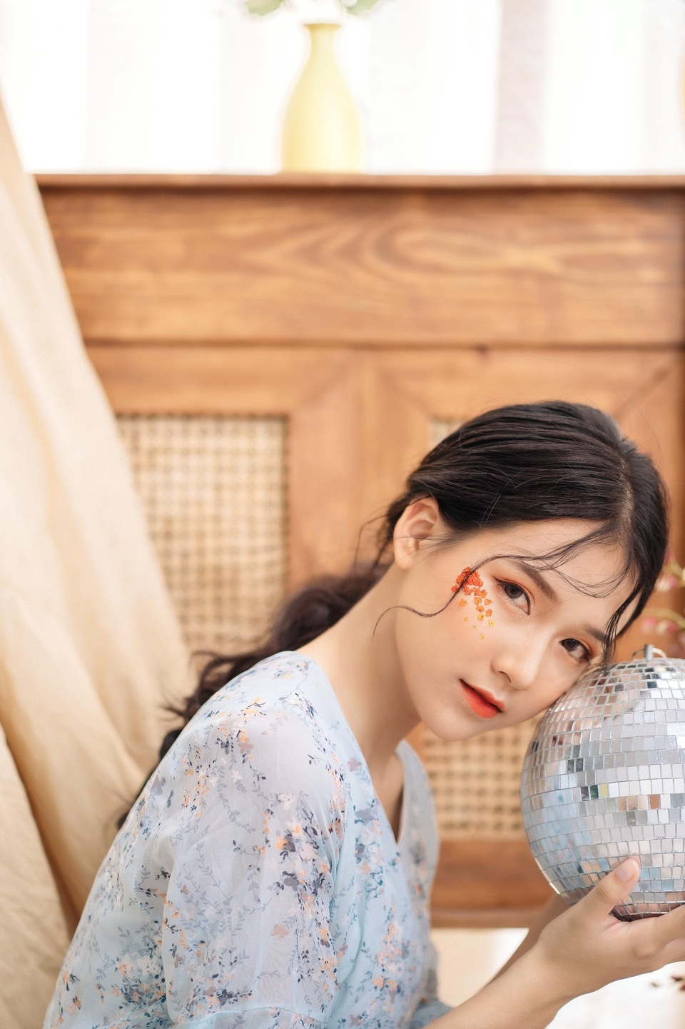 Nữ sinh trường ĐH Thương mại đáng yêu với khuôn mặt bầu bĩnh như bánh bao - 8 Nữ sinh trường ĐH Thương mại đáng yêu với khuôn mặt bầu bĩnh như bánh bao - 8