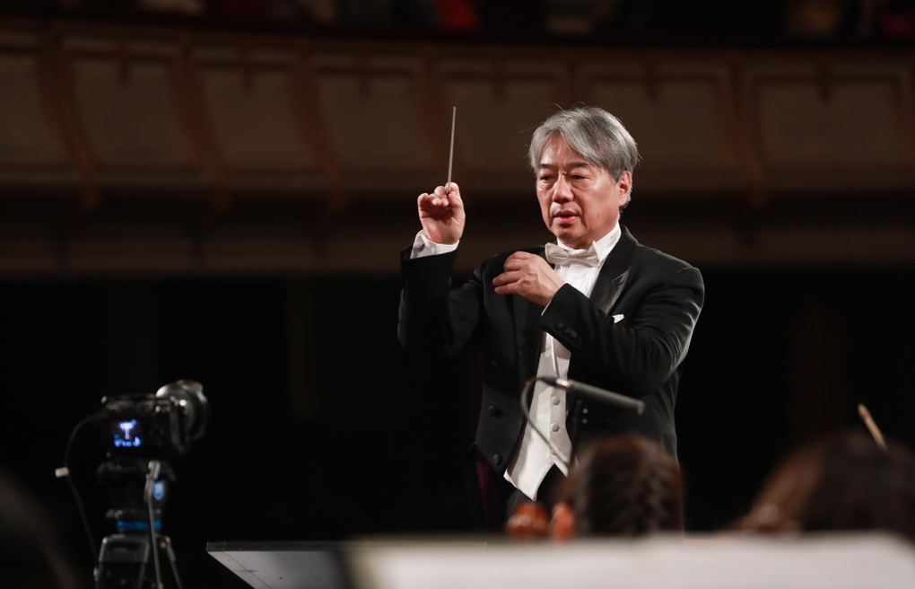 Ca sĩ nổi tiếng Angela Nisi gây ấn tượng trong bữa tiệc âm nhạc đầu năm - 2 Ca sĩ nổi tiếng Angela Nisi gây ấn tượng trong bữa tiệc âm nhạc đầu năm - 2