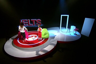 Cô bé 7 tuổi nói lưu loát 2 ngoại ngữ